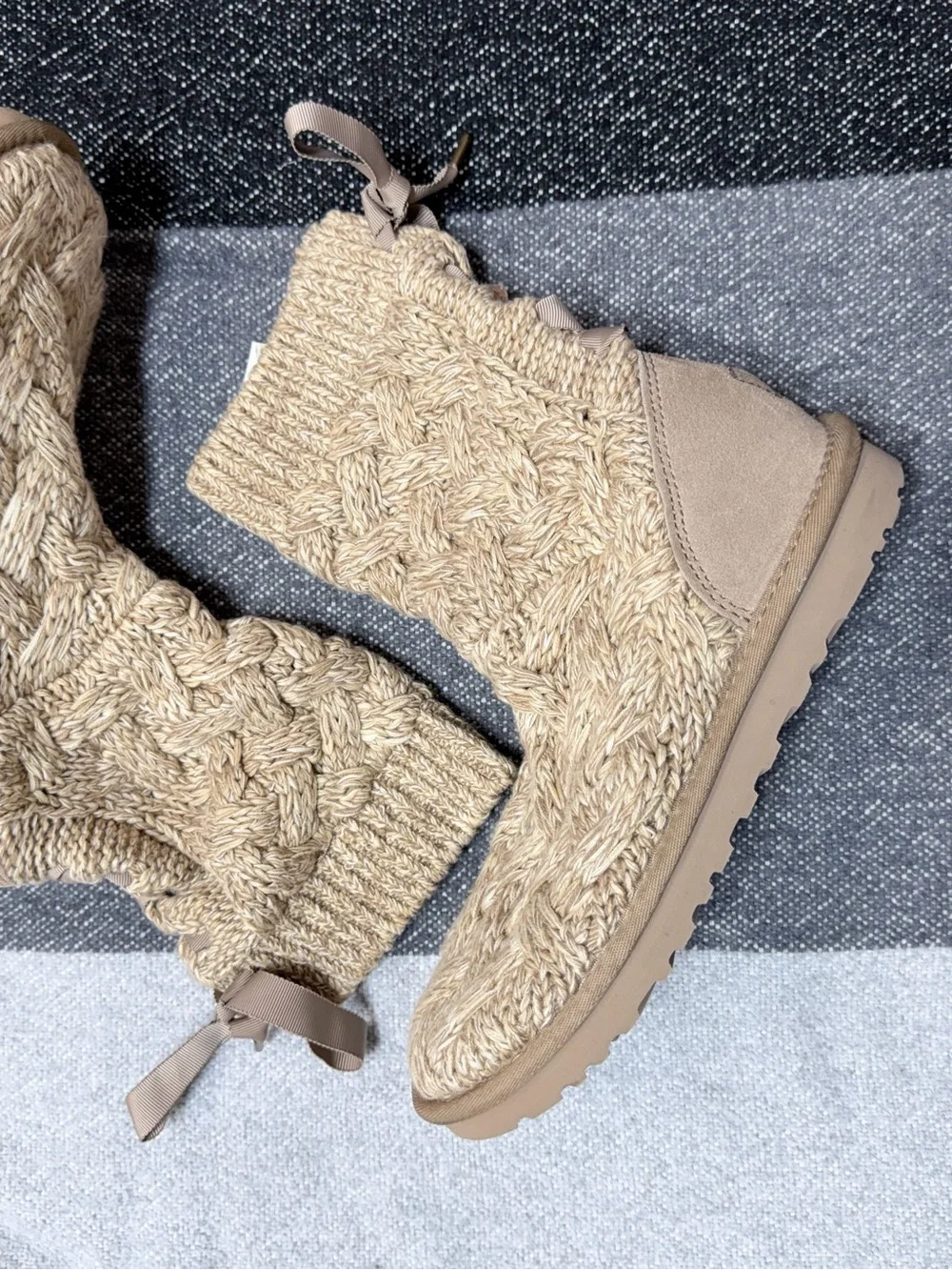 UGG Isla Women’s sz 8 Cable Knit Boots